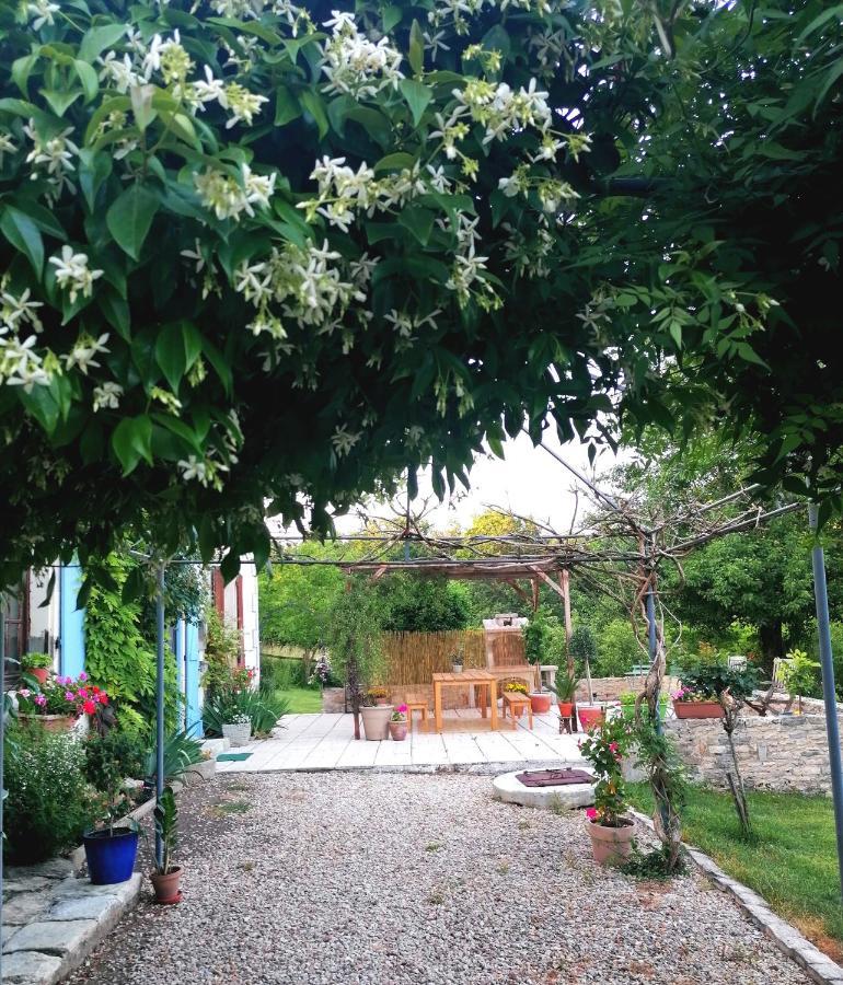 Le Verger Du Paradis Beaulieu-sur-Sonnette Kültér fotó